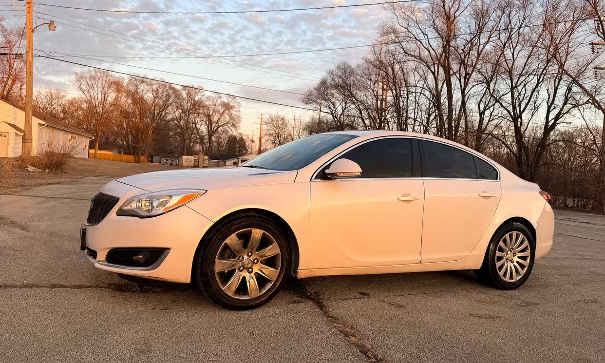 2016 Buick Regal exterior