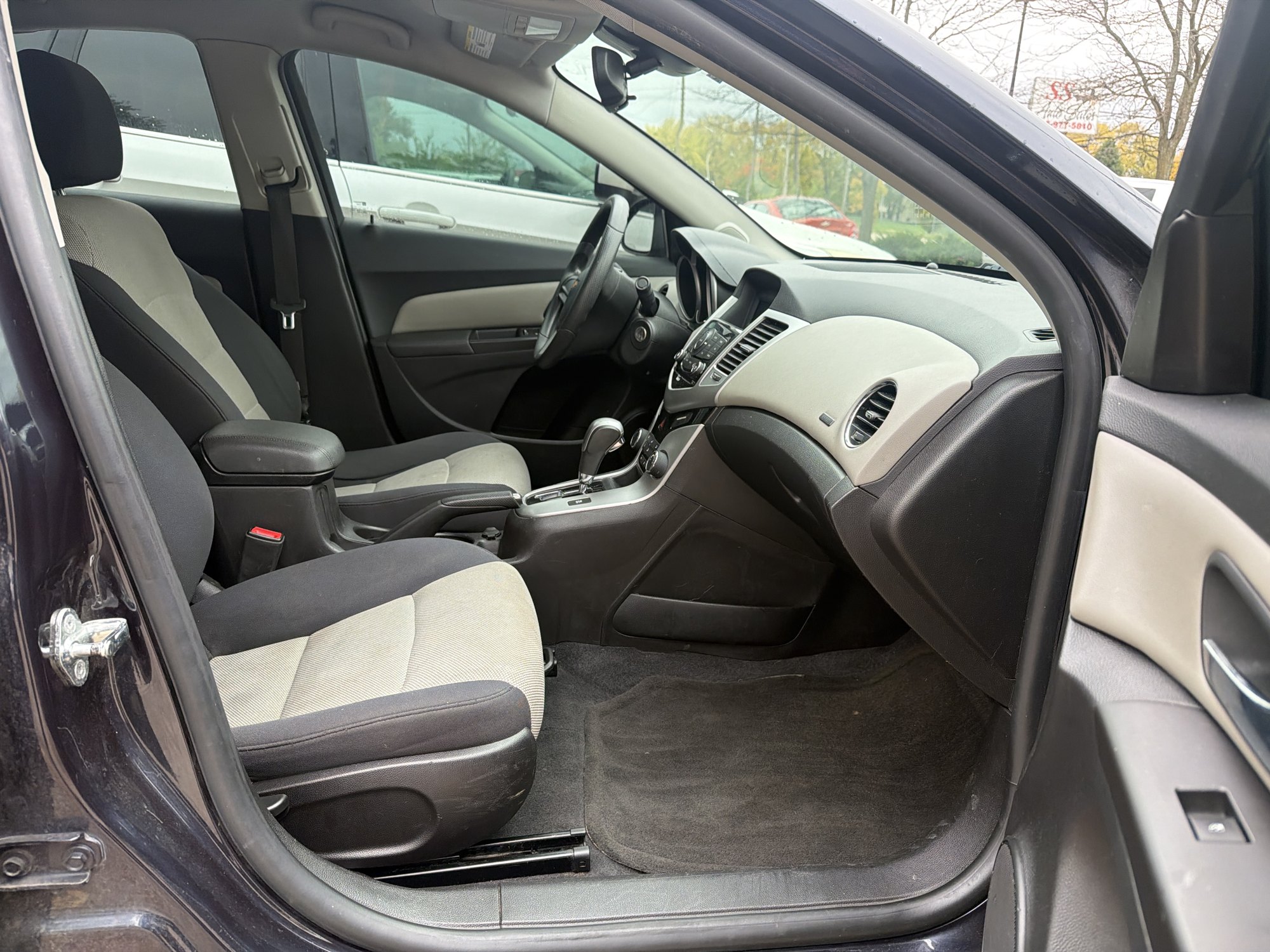 2016 Chevy Cruze interior